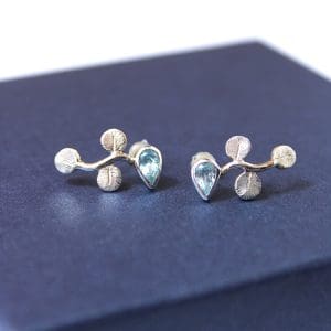 Boucles d’oreilles branche d’Eucalyptus - Argent et Topaze bleue