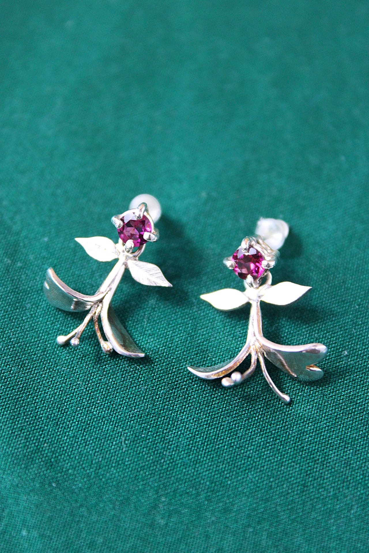 Boucles d'Oreilles Chèvrefeuille - Argent & Rhodolites Fushia