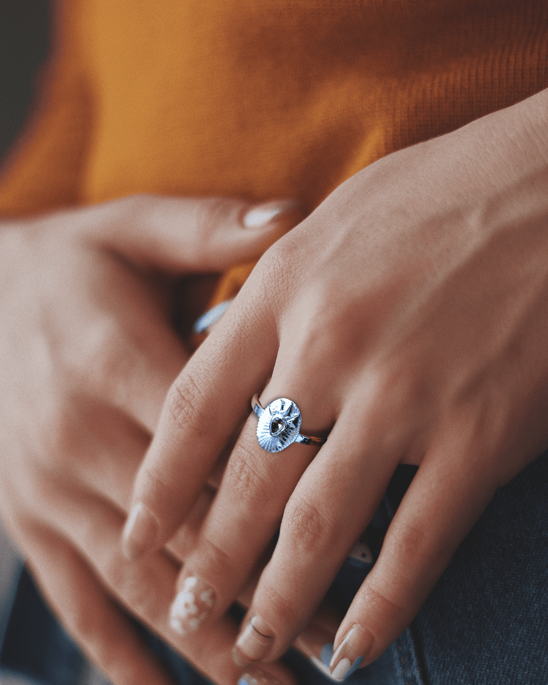 Bague Héritage Solaire - Argent & Saphir Jaune-Orangé – Image 3