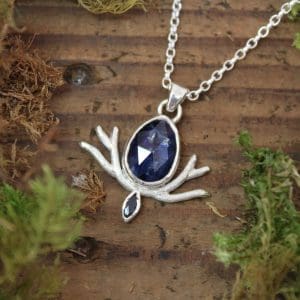 Collier Force des Bois – Cyanite Bleu Profond & Saphir